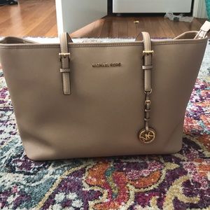 MICHAEL KORS Jet Set Travel Multifunctional Tote
